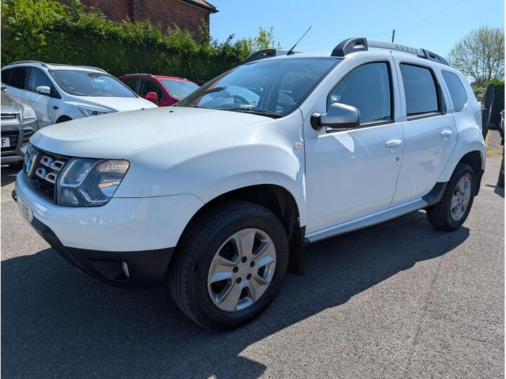 Dacia Duster 1.5 DCi Laureate Euro 6 (s/s) 5dr Dacia Duster 1.5 DCi Laureate Euro 6 (s/s) 5dr