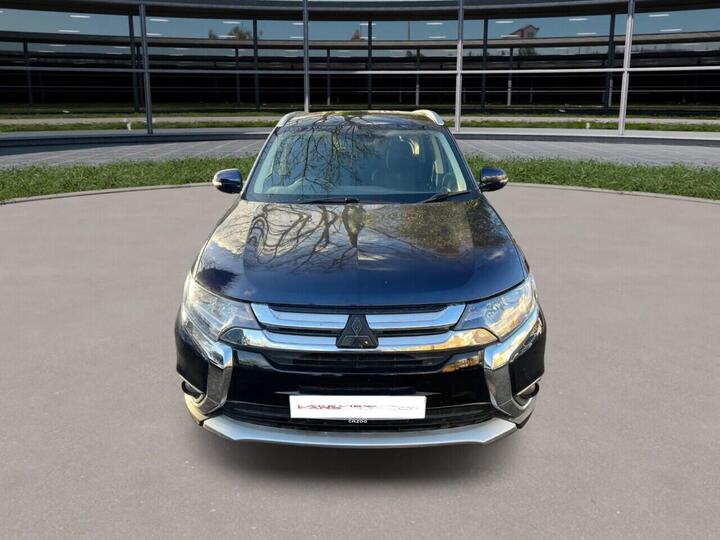 Mitsubishi OUTLANDER 2.2 DI-D 3 Auto 4WD Euro 6 5dr Mitsubishi OUTLANDER 2.2 DI-D 3 Auto 4WD Euro 6 5dr