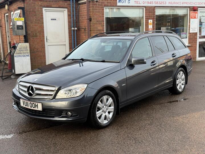 Mercedes-Benz C Class 1.8 C180 BlueEfficiency Executive SE Euro 5 5dr Mercedes-Benz C Class 1.8 C180 BlueEfficiency Executive SE Euro 5 5dr