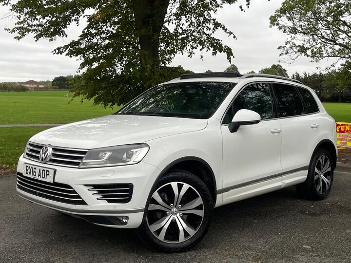 Volkswagen Touareg 3.0 TDI V6 BlueMotion Tech R-Line Tiptronic 4WD Euro 6 (s/s) 5dr Volkswagen Touareg 3.0 TDI V6 BlueMotion Tech R-Line Tiptronic 4WD Euro 6 (s/s) 5dr
