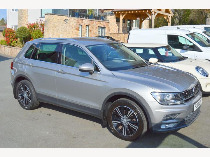 Volkswagen Tiguan 2.0 TDI BlueMotion Tech SE Navigation DSG 4Motion Euro 6 (s/s) 5dr