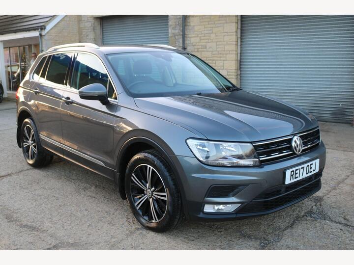 Volkswagen Tiguan 2.0 TDI BlueMotion Tech SE Navigation DSG 4Motion Euro 6 (s/s) 5dr Volkswagen Tiguan 2.0 TDI BlueMotion Tech SE Navigation DSG 4Motion Euro 6 (s/s) 5dr