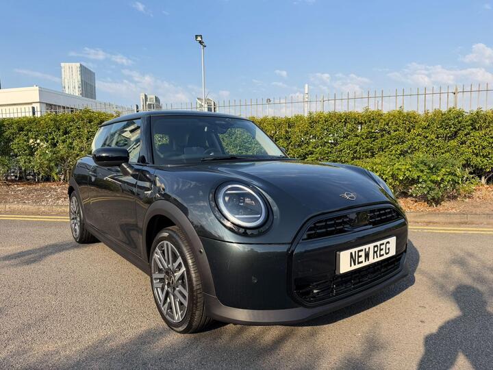 MINI Cooper 1.5C Classic Steptronic Euro 6 (s/s) 3dr