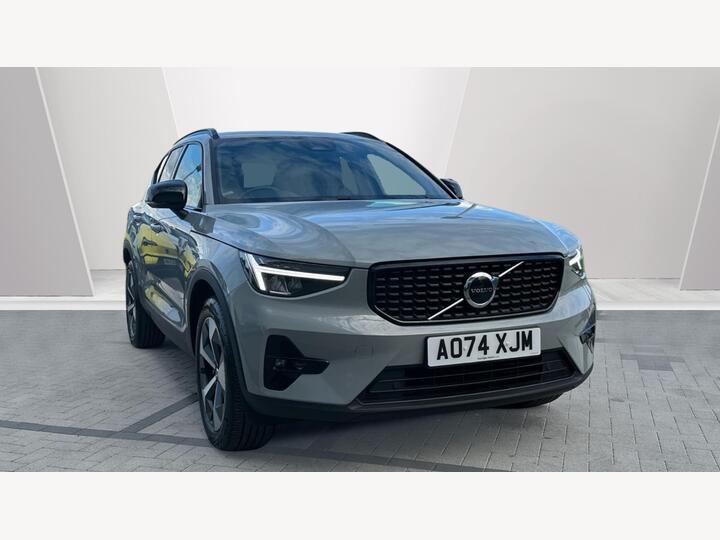 Volvo XC40 2.0 B4 MHEV Plus Dark DCT Auto Euro 6 (s/s) 5dr