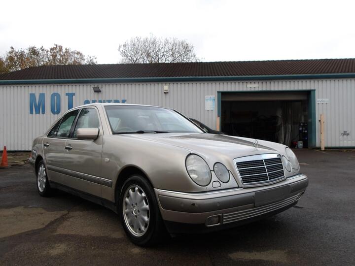 Mercedes-Benz E Class 3.2 E320 Elegance 4dr Mercedes-Benz E Class 3.2 E320 Elegance 4dr