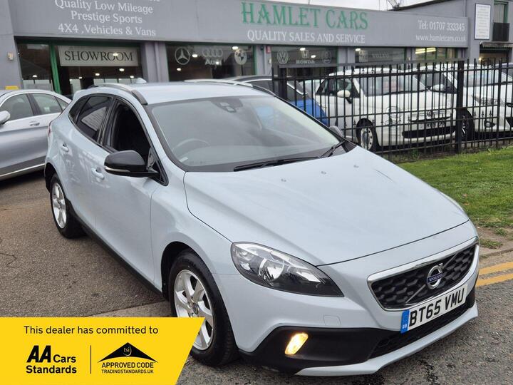 Volvo V40 Cross Country 2.0 D3 SE Auto Euro 6 (s/s) 5dr Volvo V40 Cross Country 2.0 D3 SE Auto Euro 6 (s/s) 5dr