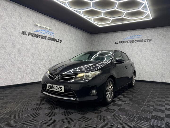 Toyota Auris 1.4 D-4D Excel Euro 5 (s/s) 5dr Toyota Auris 1.4 D-4D Excel Euro 5 (s/s) 5dr