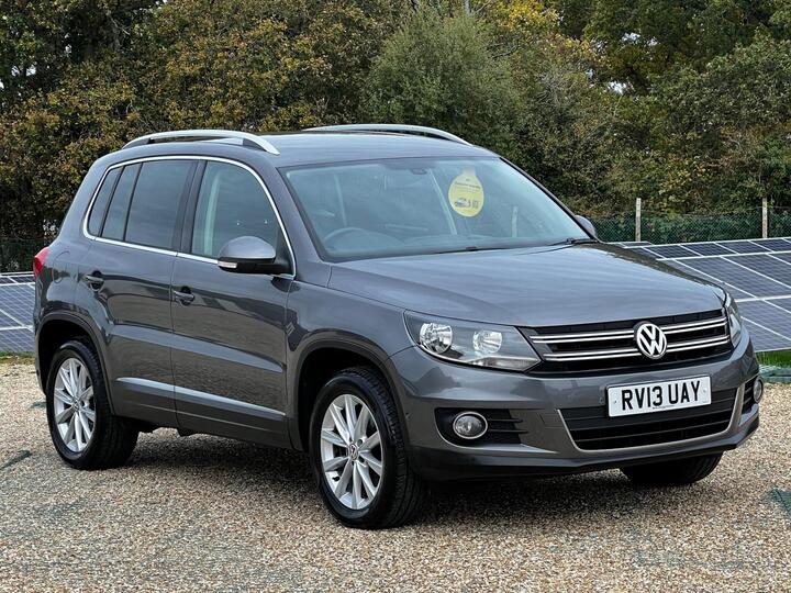 Volkswagen Tiguan 2.0 TDI BlueMotion Tech SE 4WD Euro 5 (s/s) 5dr Volkswagen Tiguan 2.0 TDI BlueMotion Tech SE 4WD Euro 5 (s/s) 5dr