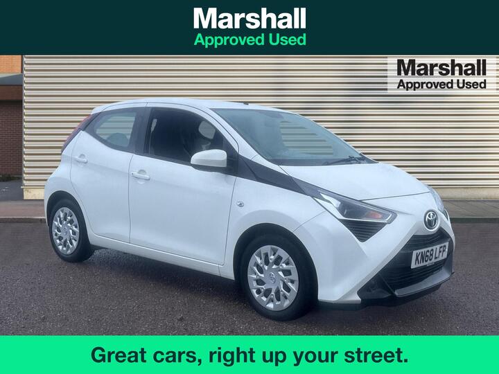 Toyota AYGO 1.0 VVT-i X-play X-shift Euro 6 5dr Toyota AYGO 1.0 VVT-i X-play X-shift Euro 6 5dr