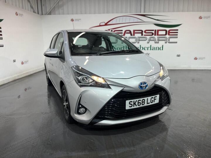 Toyota YARIS 1.5 VVT-h Icon Tech E-CVT Euro 6 (s/s) 5dr