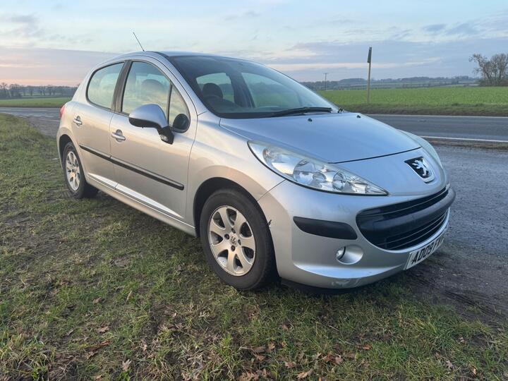 Peugeot 207 1.4 VTi S 5dr (a/c) Peugeot 207 1.4 VTi S 5dr (a/c)
