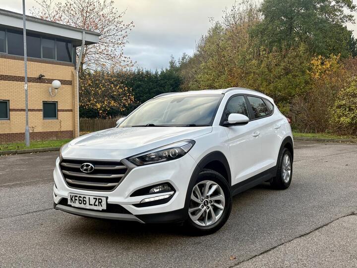 Hyundai TUCSON 1.7 CRDi Blue Drive SE Nav Euro 6 (s/s) 5dr Hyundai TUCSON 1.7 CRDi Blue Drive SE Nav Euro 6 (s/s) 5dr