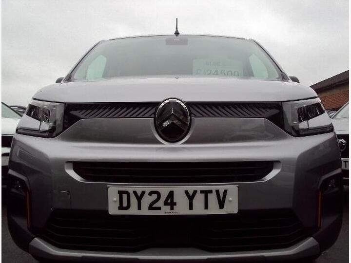 Citroen Berlingo 1.5 BlueHDi MAX M EAT8 Euro 6 (s/s) 5dr Citroen Berlingo 1.5 BlueHDi MAX M EAT8 Euro 6 (s/s) 5dr