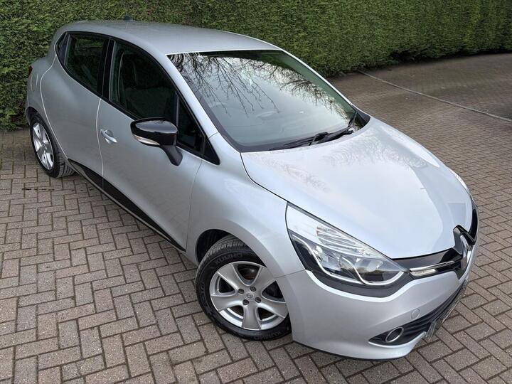Renault CLIO 1.2 16V Dynamique MediaNav Euro 5 5dr Renault CLIO 1.2 16V Dynamique MediaNav Euro 5 5dr