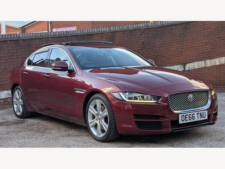 Jaguar XE 2.0d Portfolio Auto Euro 6 (s/s) 4dr