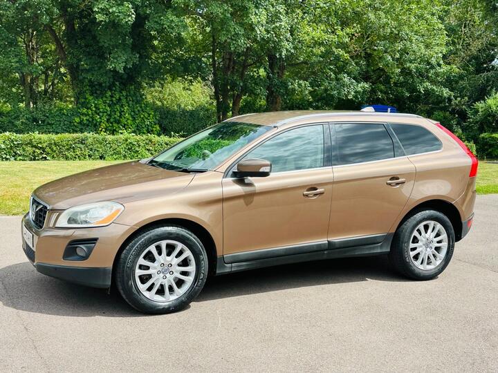 Volvo XC60 2.4 D5 SE Lux Geartronic AWD Euro 4 5dr