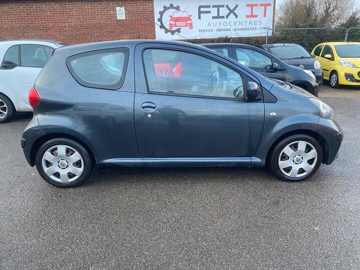 Toyota AYGO 1.0 VVT-i + Euro 4 3dr Toyota AYGO 1.0 VVT-i + Euro 4 3dr