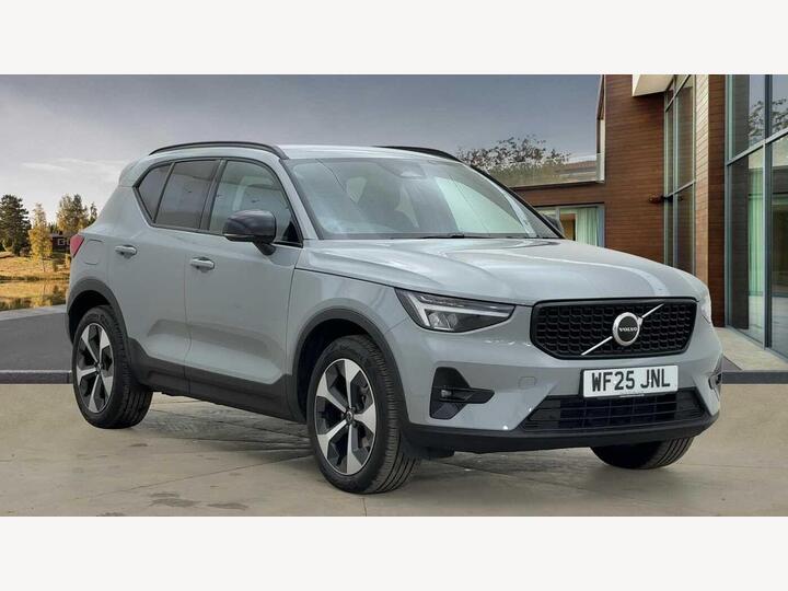 Volvo XC40 2.0 B3 MHEV Plus Dark DCT Auto Euro 6 (s/s) 5dr