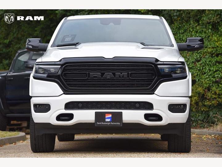 Dodge RAM 1500 Limited Night Edition 5.7L V8 Hemi