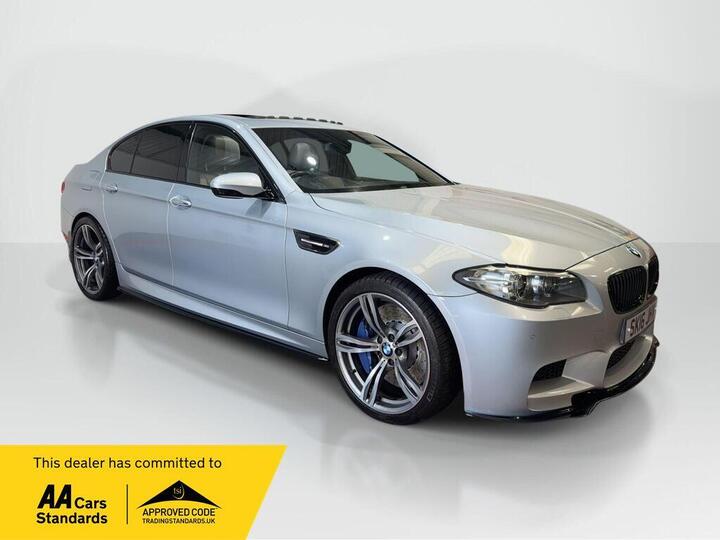 BMW M5 4.4 V8 DCT Euro 6 (s/s) 4dr