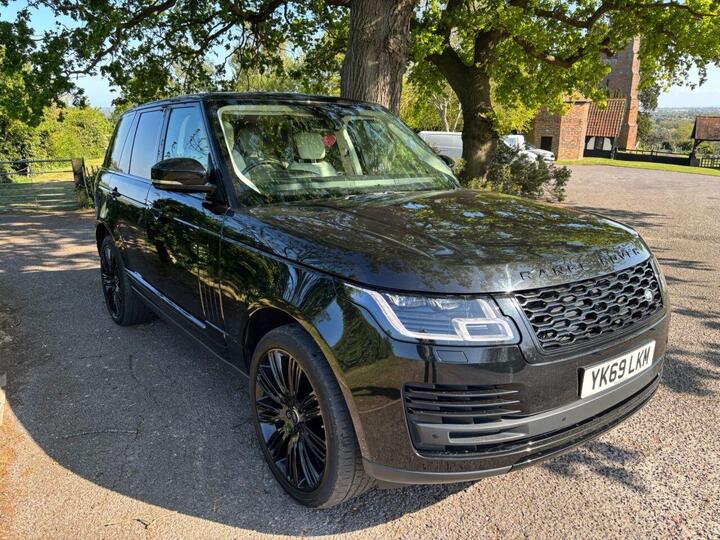 Land Rover RANGE ROVER 3.0 SD V6 Vogue Auto 4WD Euro 6 (s/s) 5dr Land Rover RANGE ROVER 3.0 SD V6 Vogue Auto 4WD Euro 6 (s/s) 5dr
