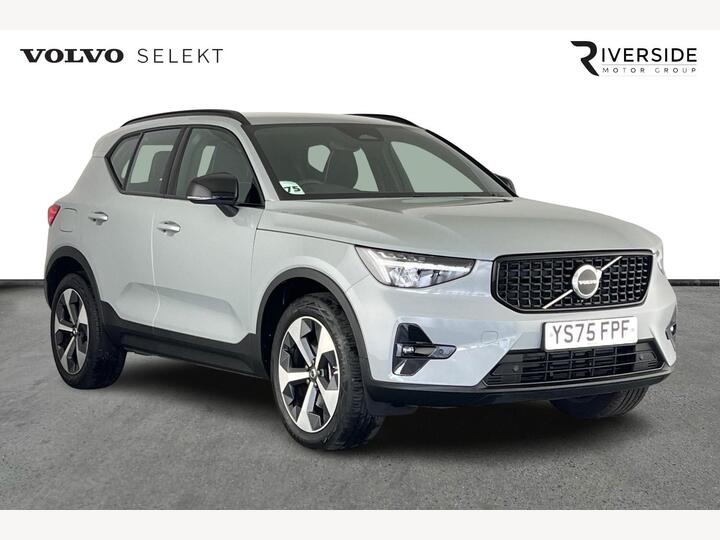Volvo XC40 2.0 B3 MHEV Plus Dark DCT Auto Euro 6 (s/s) 5dr