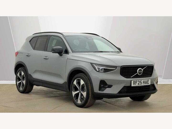 Volvo XC40 2.0 B3 MHEV Plus Dark DCT Auto Euro 6 (s/s) 5dr