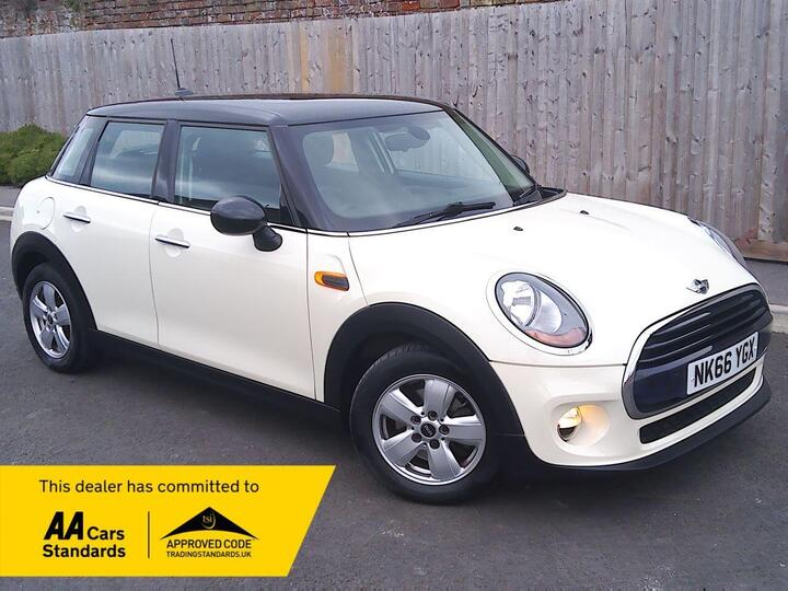 MINI HATCH 1.5 Cooper Auto Euro 6 (s/s) 5dr