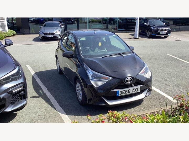 Toyota AYGO 1.0 VVT-i X-play Euro 6 5dr Toyota AYGO 1.0 VVT-i X-play Euro 6 5dr
