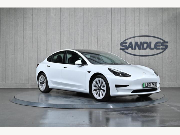 Tesla Model 3 Standard Range Plus Auto RWD 4dr