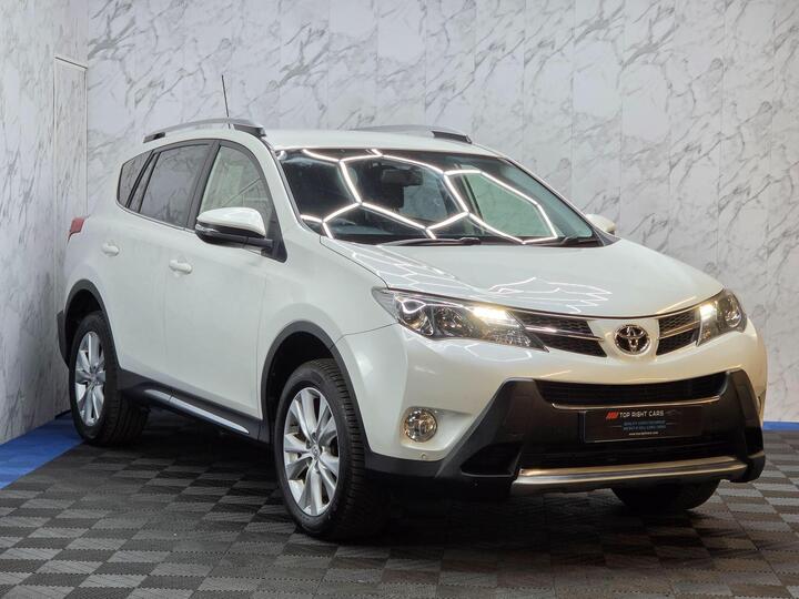 Toyota RAV4 2.2 D-CAT Invincible Auto 4WD Euro 5 5dr Toyota RAV4 2.2 D-CAT Invincible Auto 4WD Euro 5 5dr