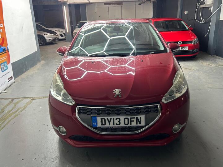 Peugeot 208 1.2 VTi Allure Euro 5 5dr