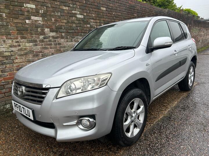 Toyota RAV4 2.2 D-CAT XT-R Auto 4WD Euro 5 5dr Toyota RAV4 2.2 D-CAT XT-R Auto 4WD Euro 5 5dr