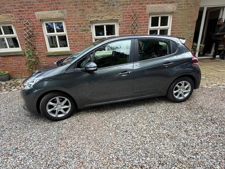 Peugeot 208 1.4 E-HDi Active EGC Euro 5 (s/s) 5dr