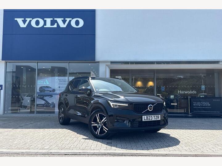 Volvo XC40 2.0 B3 MHEV Plus Dark DCT Auto Euro 6 (s/s) 5dr