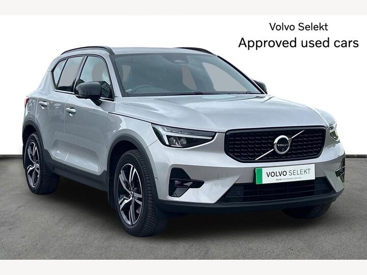Volvo XC40 2.0 B3 MHEV Plus Dark DCT Auto Euro 6 (s/s) 5dr