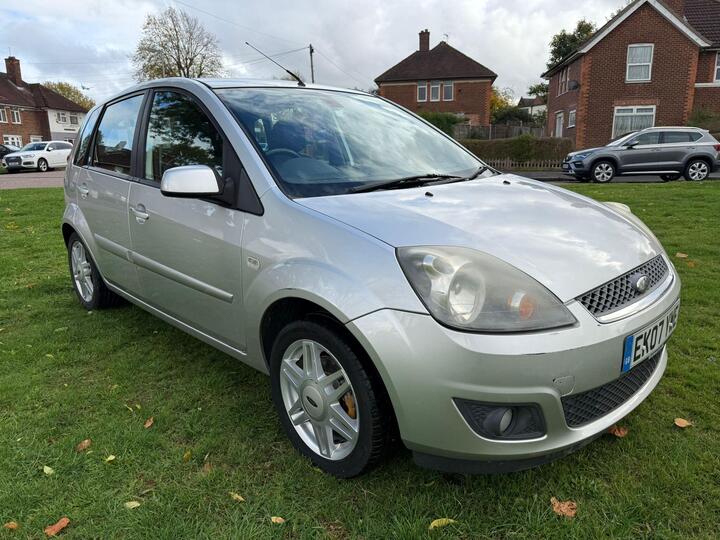 Ford Fiesta 1.4 Ghia 5dr