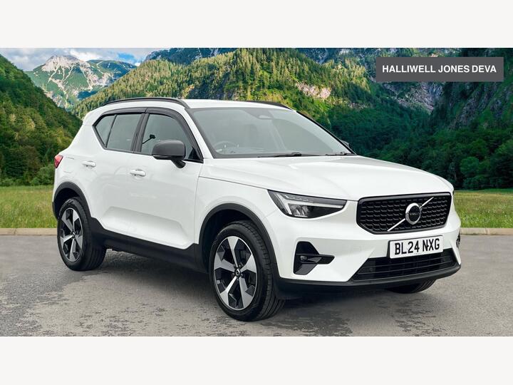 Volvo XC40 2.0 B3 MHEV Plus Dark DCT Auto Euro 6 (s/s) 5dr