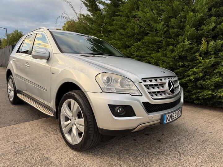 Mercedes-Benz M Class 3.0 ML350 CDI V6 BlueEfficiency Sport Tiptronic 4WD Euro 4 5dr Mercedes-Benz M Class 3.0 ML350 CDI V6 BlueEfficiency Sport Tiptronic 4WD Euro 4 5dr