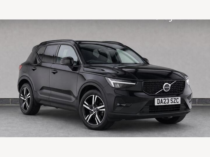 Volvo XC40 2.0 B3 MHEV Plus Dark DCT Auto Euro 6 (s/s) 5dr
