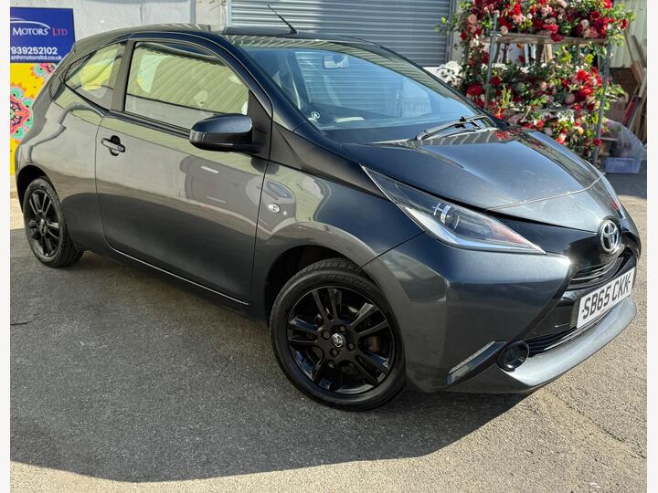 Toyota AYGO 1.0 VVT-i X-play Euro 5 3dr Euro 5 Toyota AYGO 1.0 VVT-i X-play Euro 5 3dr Euro 5