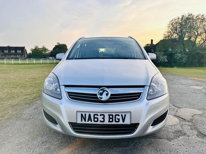 Vauxhall Zafira 1.6 16V Exclusiv Euro 5 5dr Vauxhall Zafira 1.6 16V Exclusiv Euro 5 5dr