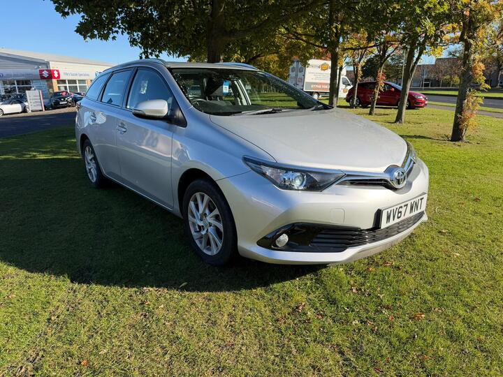 Toyota Auris 1.2 VVT-i Icon Touring Sports Euro 6 (s/s) 5dr (Safety Sense)