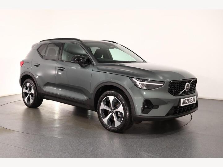 Volvo XC40 2.0 B3 MHEV Plus Dark DCT Auto Euro 6 (s/s) 5dr