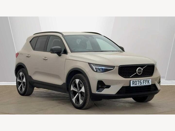 Volvo XC40 2.0 B3 MHEV Plus Dark DCT Auto Euro 6 (s/s) 5dr