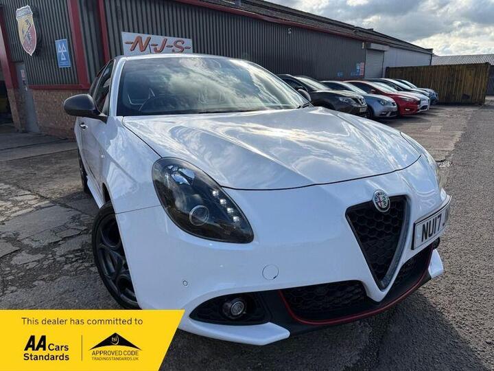Alfa Romeo Giulietta 2.0 JTDM-2 Speciale Euro 6 (s/s) 5dr Alfa Romeo Giulietta 2.0 JTDM-2 Speciale Euro 6 (s/s) 5dr
