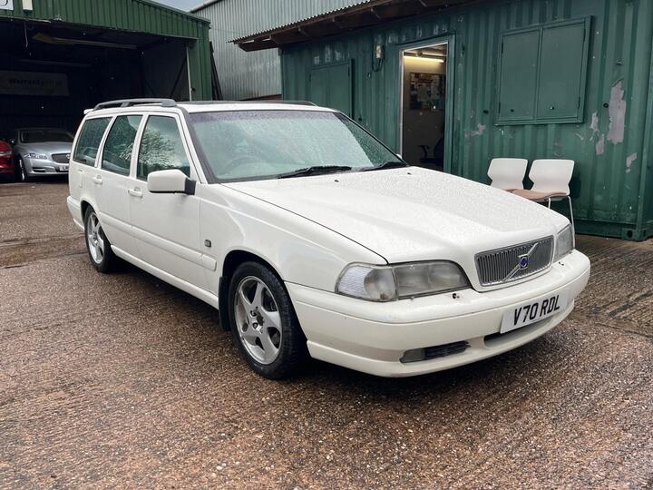 Volvo V70 2.5T SE 5dr
