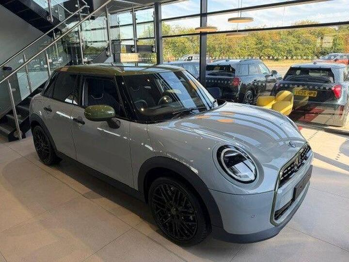 MINI Cooper 1.5C Paul Smith Edition Steptronic Euro 6 (s/s) 5dr