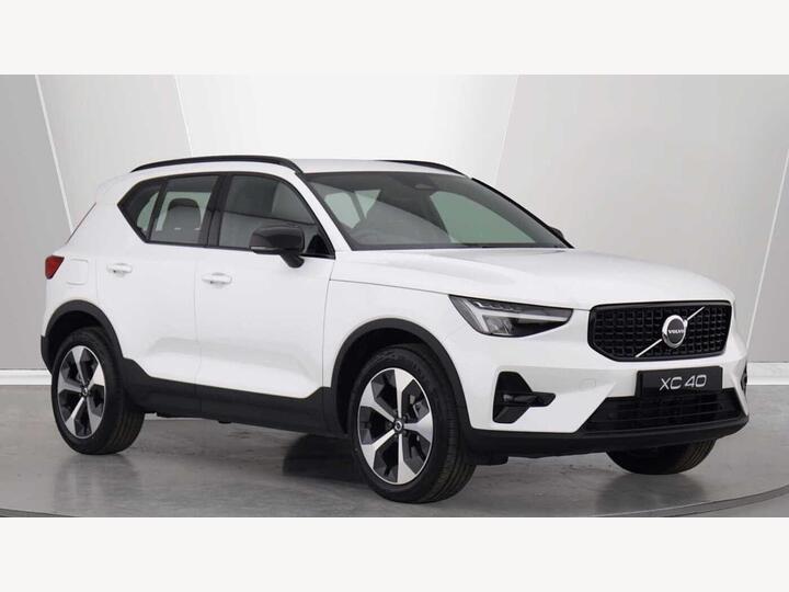 Volvo XC40 2.0 B3 MHEV Plus Dark DCT Auto Euro 6 (s/s) 5dr