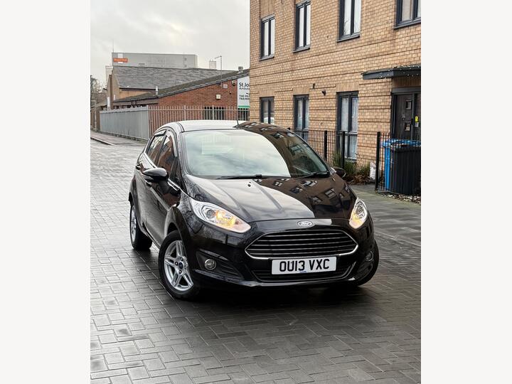Ford Fiesta 1.0T EcoBoost Zetec Euro 5 (s/s) 5dr Ford Fiesta 1.0T EcoBoost Zetec Euro 5 (s/s) 5dr